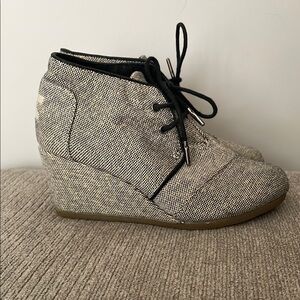 Toms Black and Cream Wedges with Minimalist Design